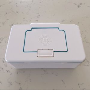 Honest Company wipes dispenser
